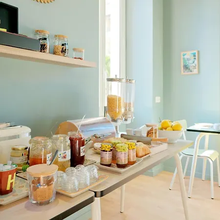 Lemon Отель Ментона