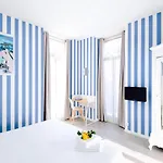 Lemon Hotel