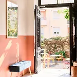 Lemon Hotel